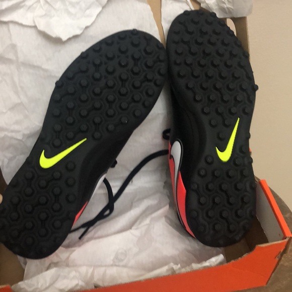 Nike Black and Orange Size 7 - Picture 2 of 5